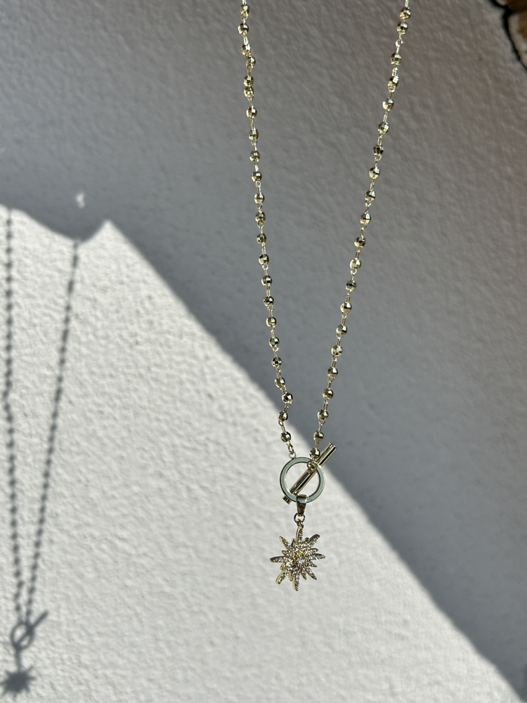 Altın kaplama ön kapamalı kutup yıldız kolye