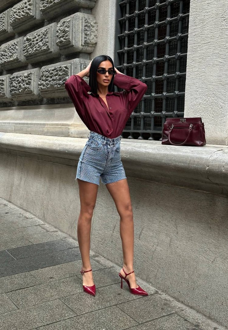 Luxury Koleksiyonu Taş İşlemeli Jean Şort