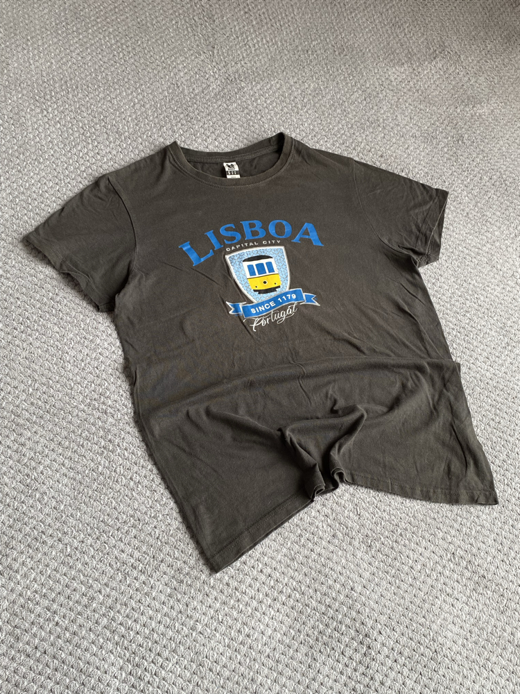 Vintage 00s Lisboa Portugal Tee