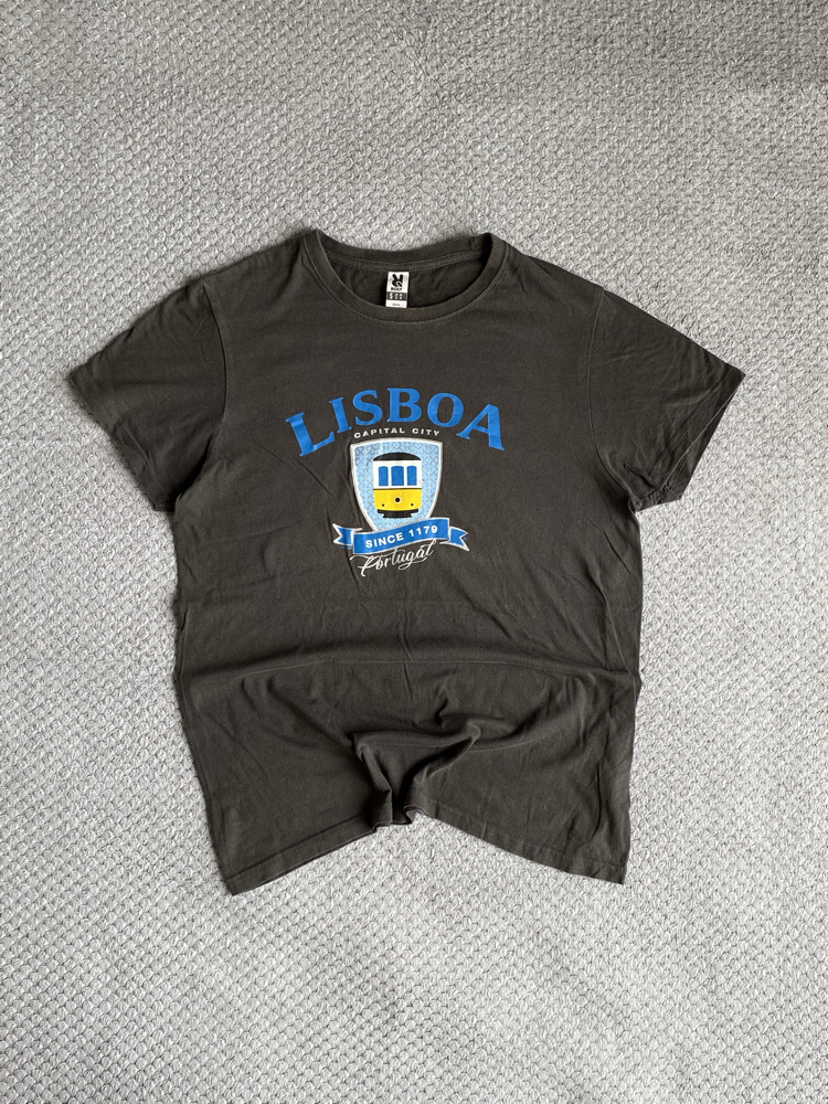 Vintage 00s Lisboa Portugal Tee