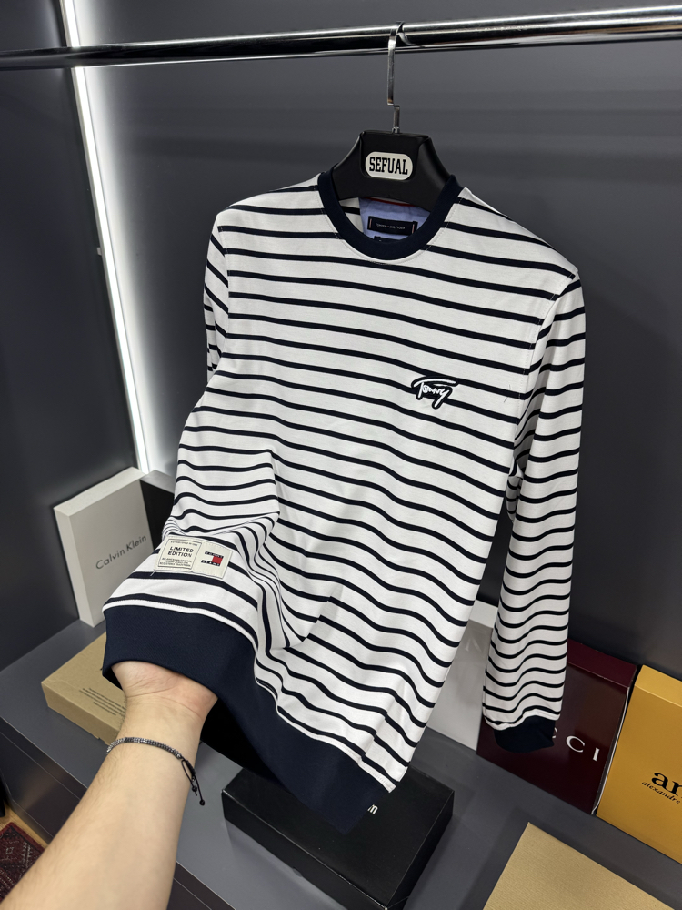 TH Premium Sweatshirt