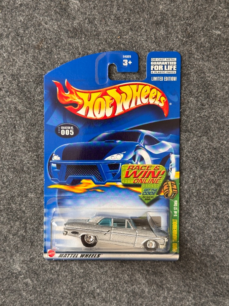 Hot Wheels Treasure Hunt Ford Thunderbolt STH (2001)