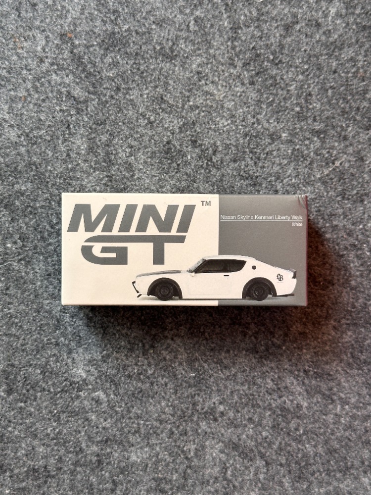Mini GT 702 Nissan Skyline Kenmeri Liberty Walk White