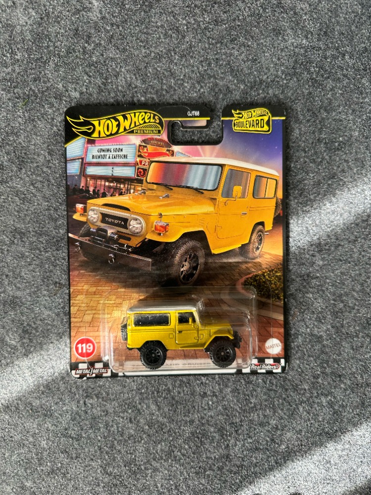 Hot Wheels Toyota Land Cruiser FJ43 Boulevard Premium (2020)