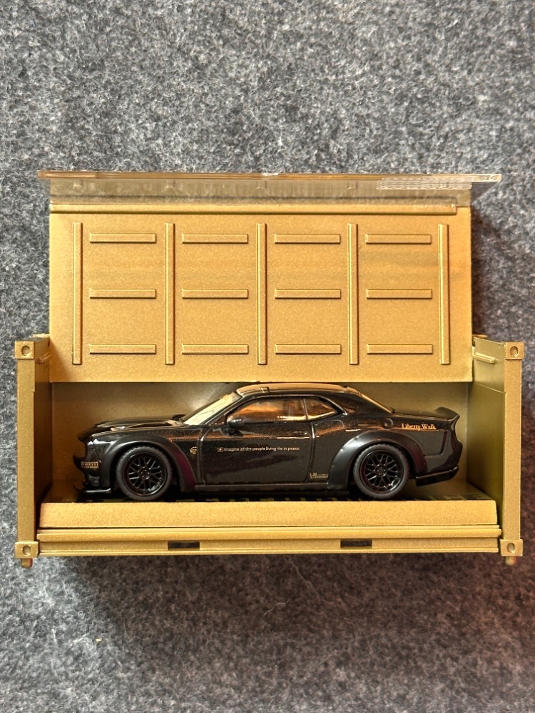 Tarmac Works LB-Works Dodge Challenger SRT Hellcat LBWK