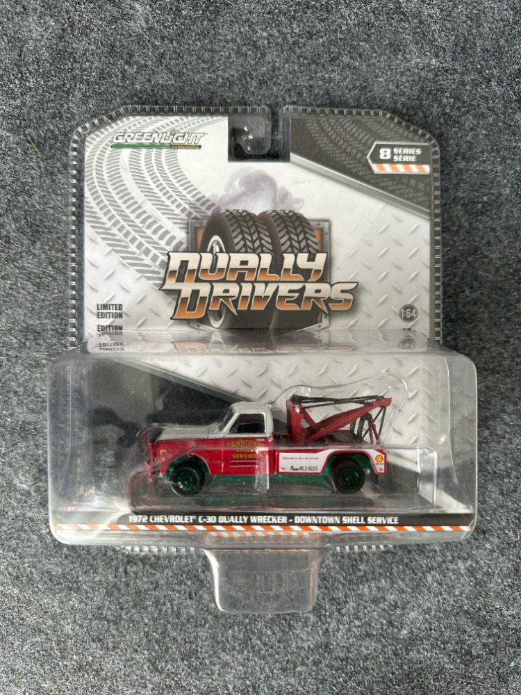 Greenlight CHASE 1972 Chevrolet C-30 Dually Wrecker Limited Edition