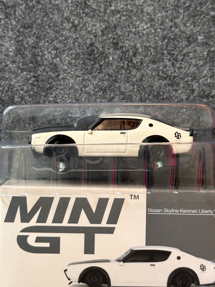Mini GT 702 Nissan Skyline Kenmeri Liberty Walk White