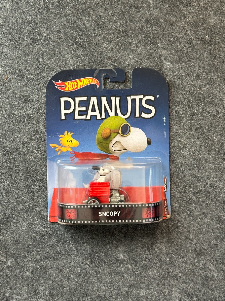 Hot Wheels Retro Entertainment Peanuts Snoopy (2016)