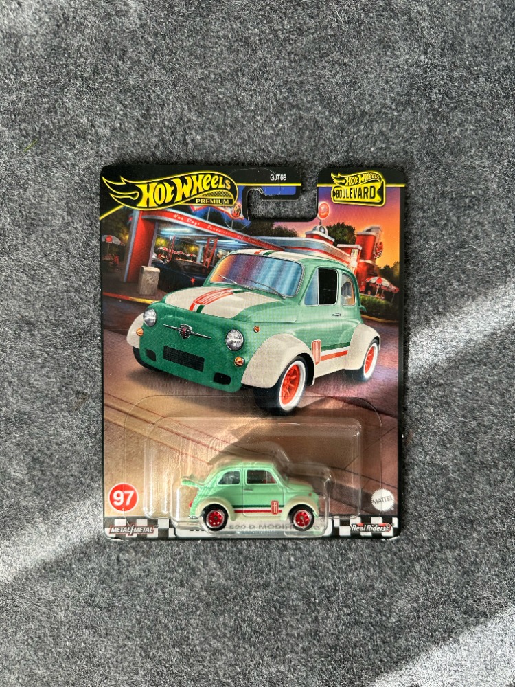 Hot Wheels '60s Fiat 500 D Modificado Boulevard Premium (2020)