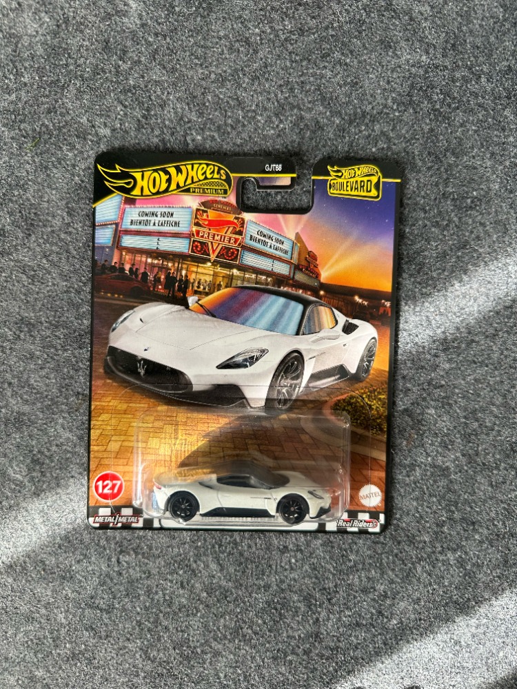 Hot Wheels Maserati MC20 Boulevard Premium (2020)