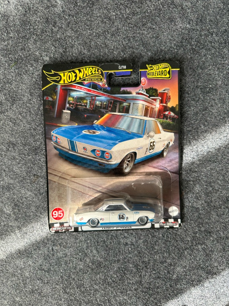 Hot Wheels '66 Chevrolet Corvair Yenko Stinger Boulevard Premium (2020)