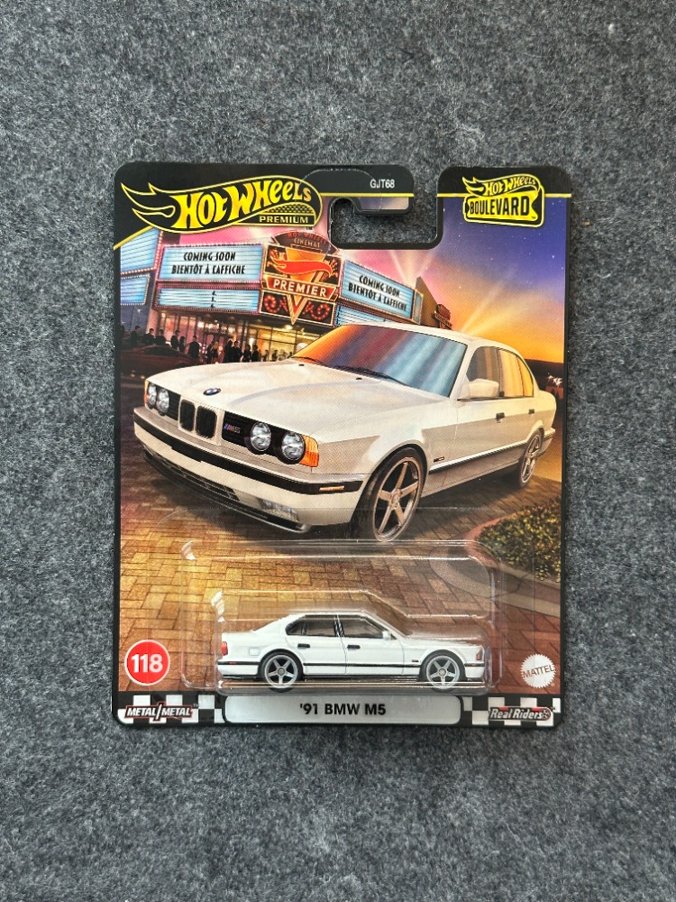 Hot Wheels '91 BMW M5 Boulevard Premium (2020)