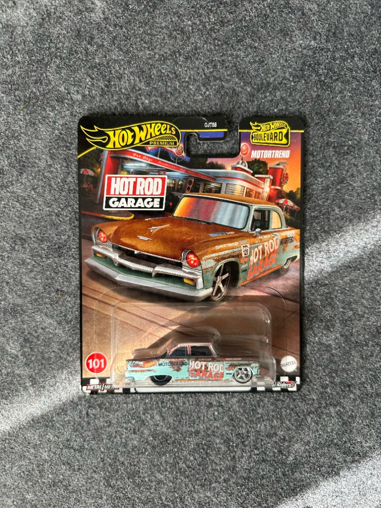Hot Wheels 1955 Plymouth Savoy Boulevard Premium (2020)