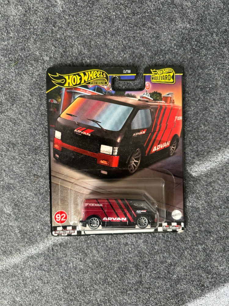 Hot Wheels MBK Van Advan Boulevard Premium (2020)