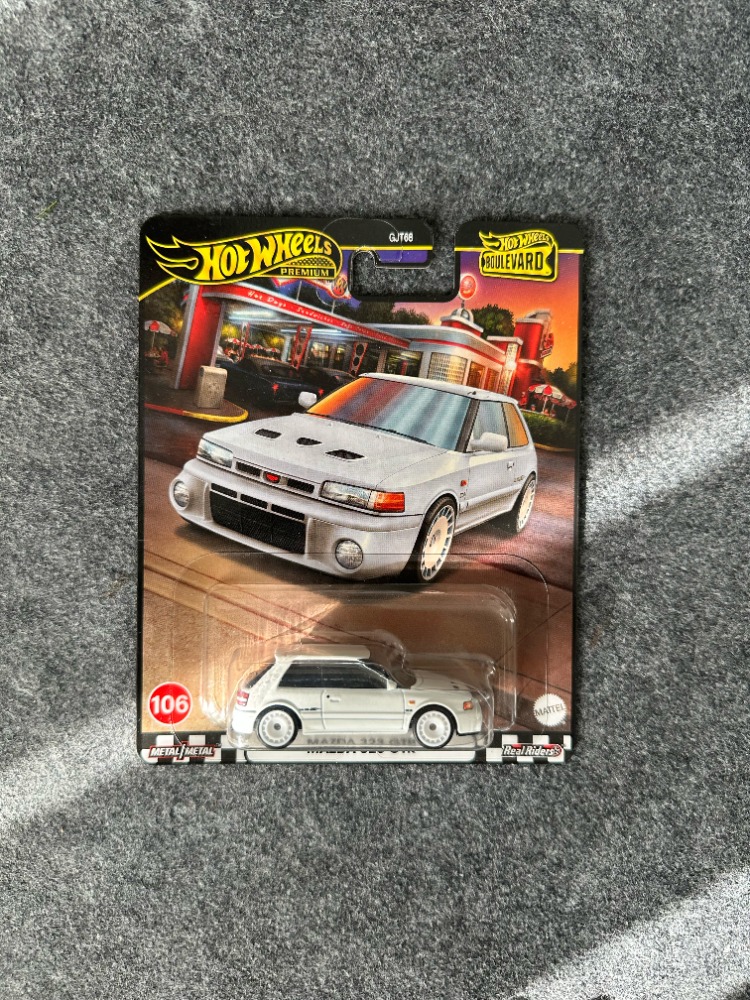 Hot Wheels Mazda 323 GTR Boulevard Premium (2020)