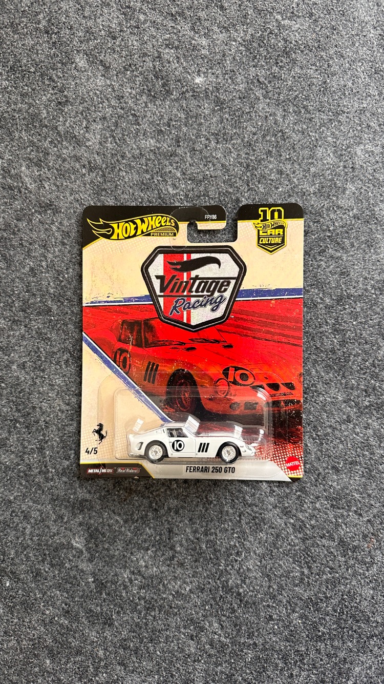 Hot Wheels Ferrari 250 GTO Vintage Racing Car Culture Premium