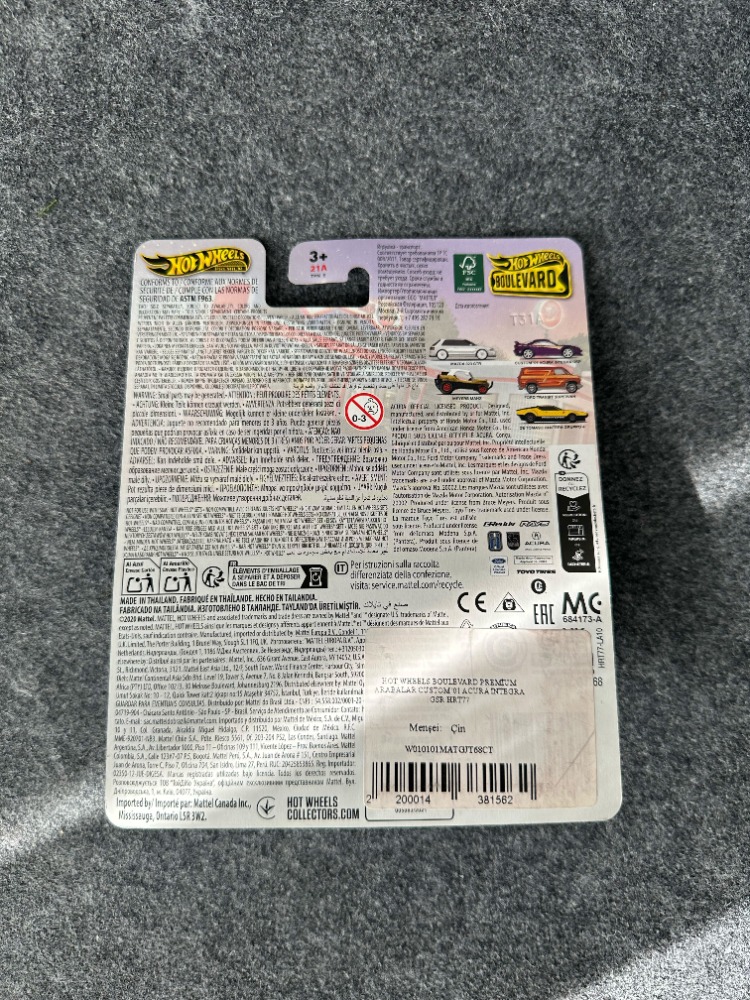 Hot Wheels Custom '01 Acura Integrale GSR Boulevard Premium (2020)