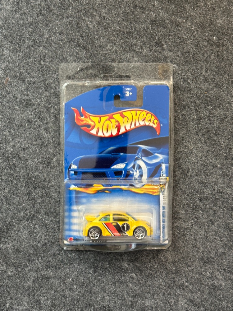 Hot Wheels 2002 First Editions Volkswagen New Beetle Cup (2000)