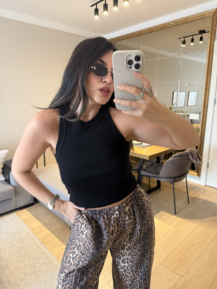 Premium Model Siyah Atlet 