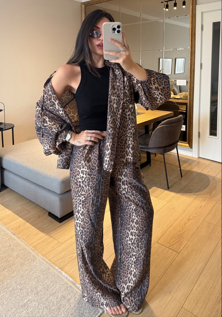 Premium Model Siyah Atlet 
