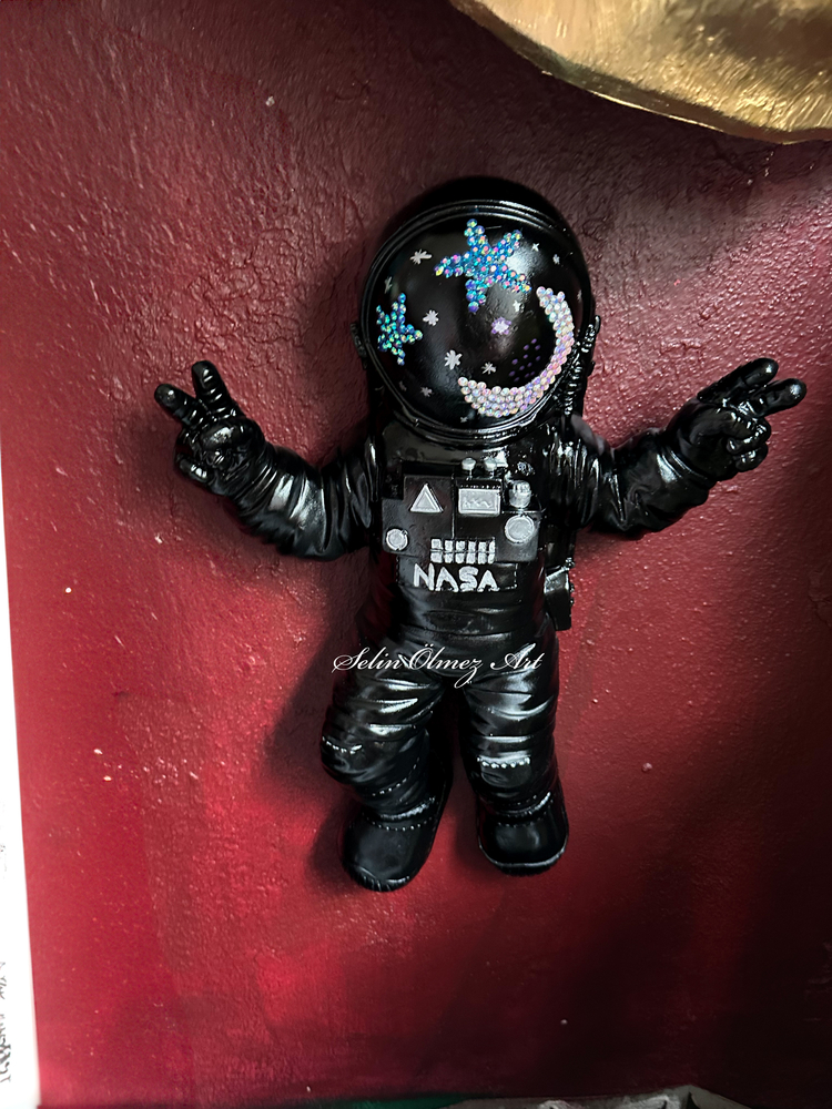Astronot Duvar Heykeli