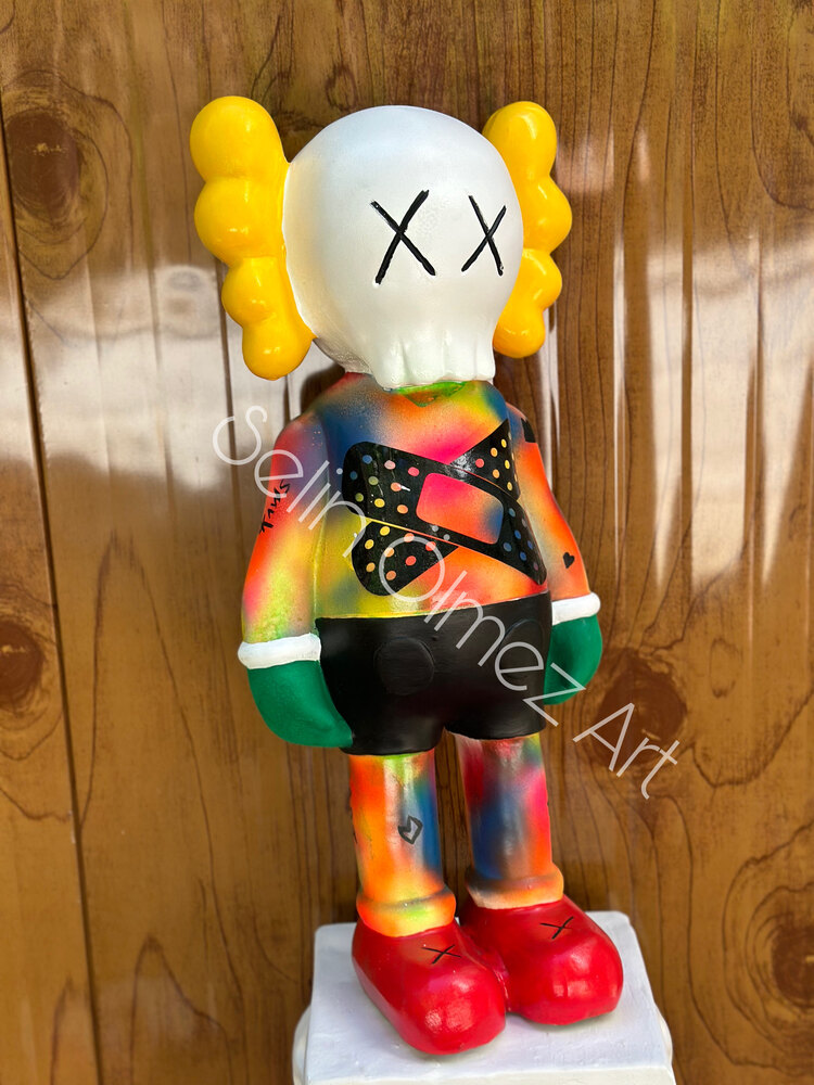 Kaws Heykeli
