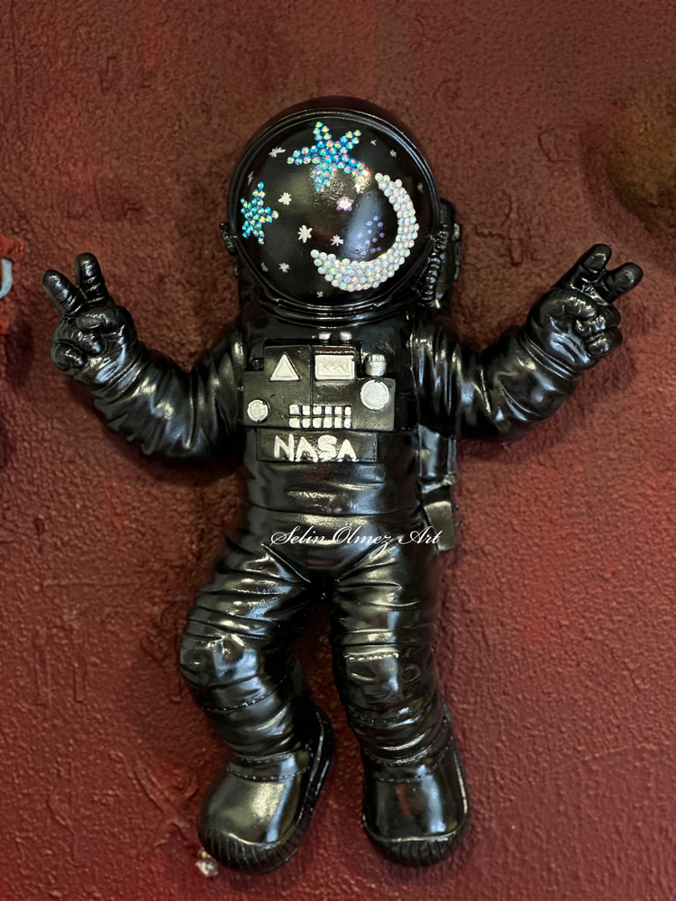 Astronot Duvar Heykeli