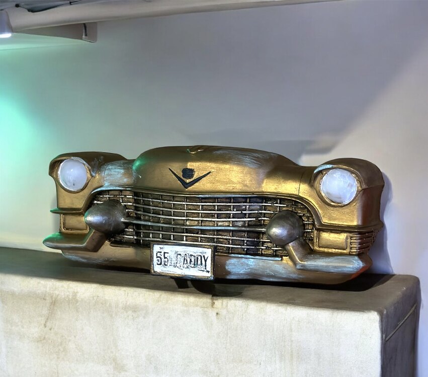 Cadillac Duvar Heykeli