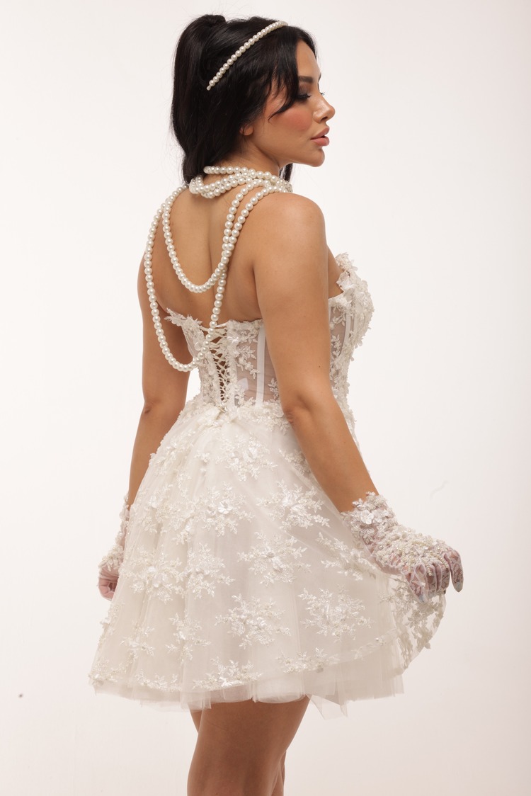 Tyche Bridal – Beyaz Üç Boyutlu Dantel İşlemeli Mini Elbise