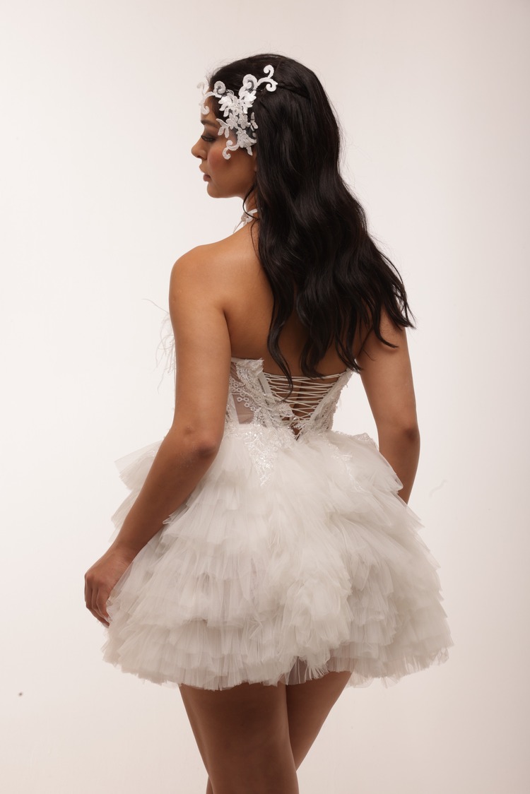 Lakshmi Bridal – Beyaz Tüylü Couture Mini Elbise