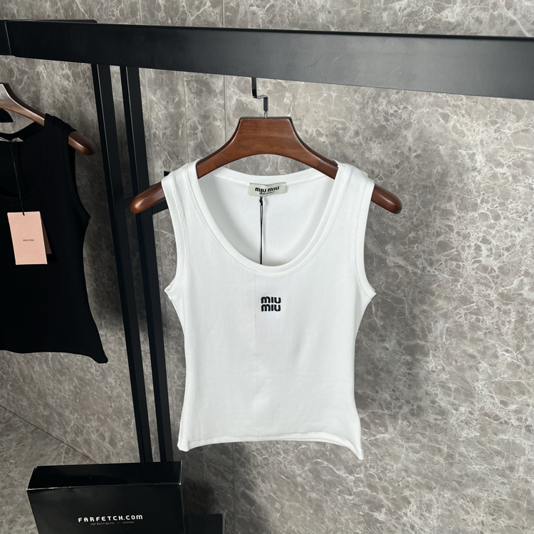 MiuMiu Kadın Atlet