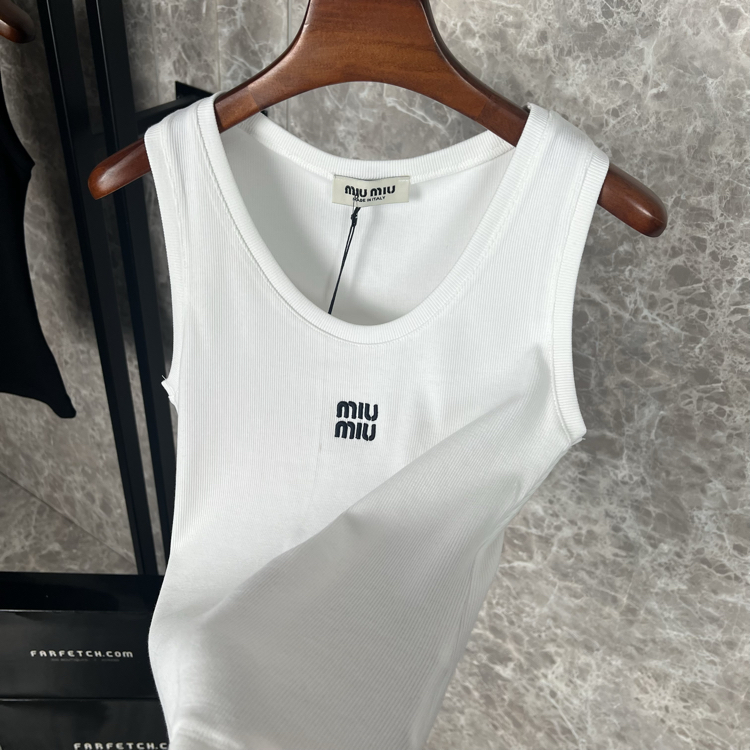MiuMiu Kadın Atlet