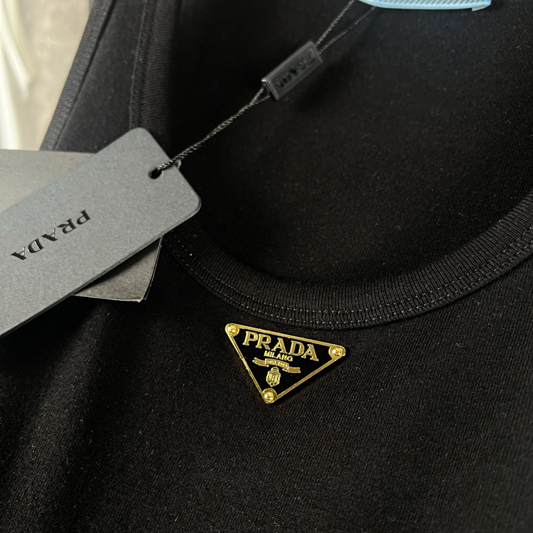 Prada Kadın Atlet