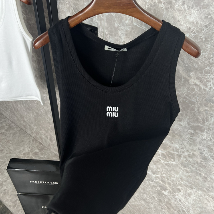 MiuMiu Kadın Atlet