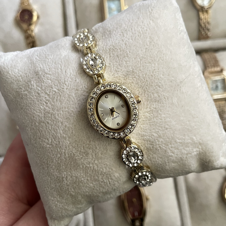 Aria White Saat