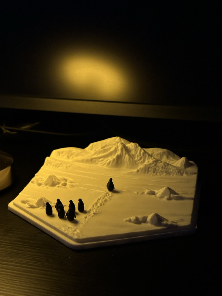 Nihilist Penguen Koloni Model Diorama (15cmx15cm)