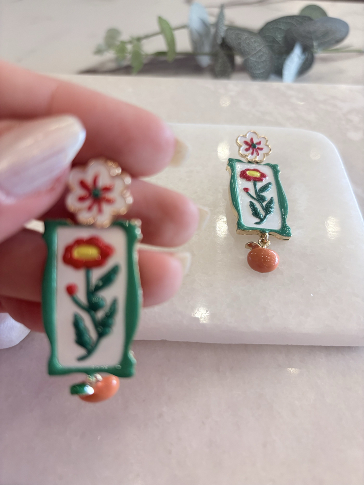 Porselen çiçek detaylı marka muadili küpe