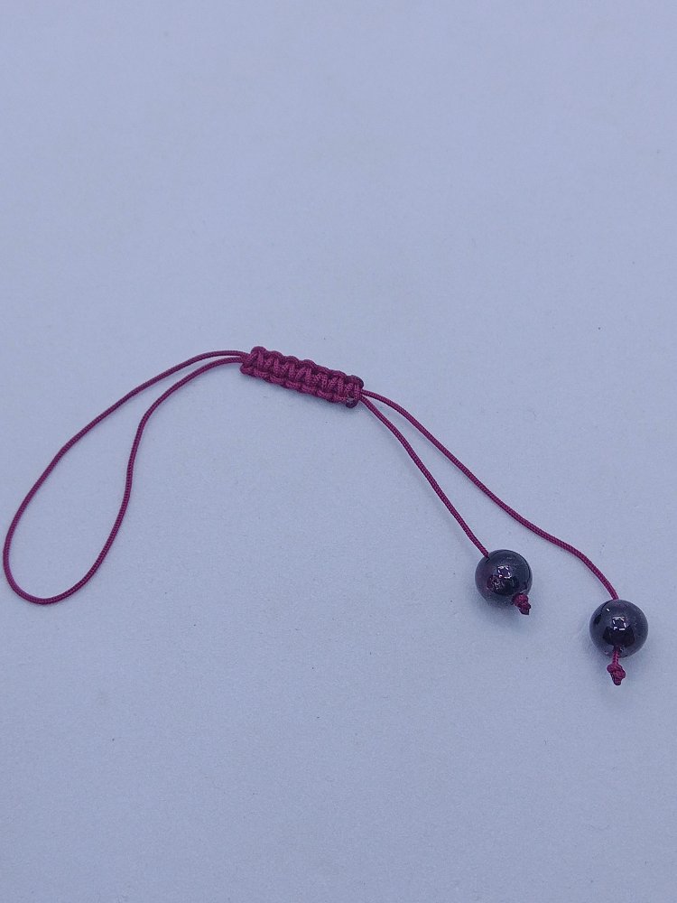 Granat taşlı çanta aksesuarı