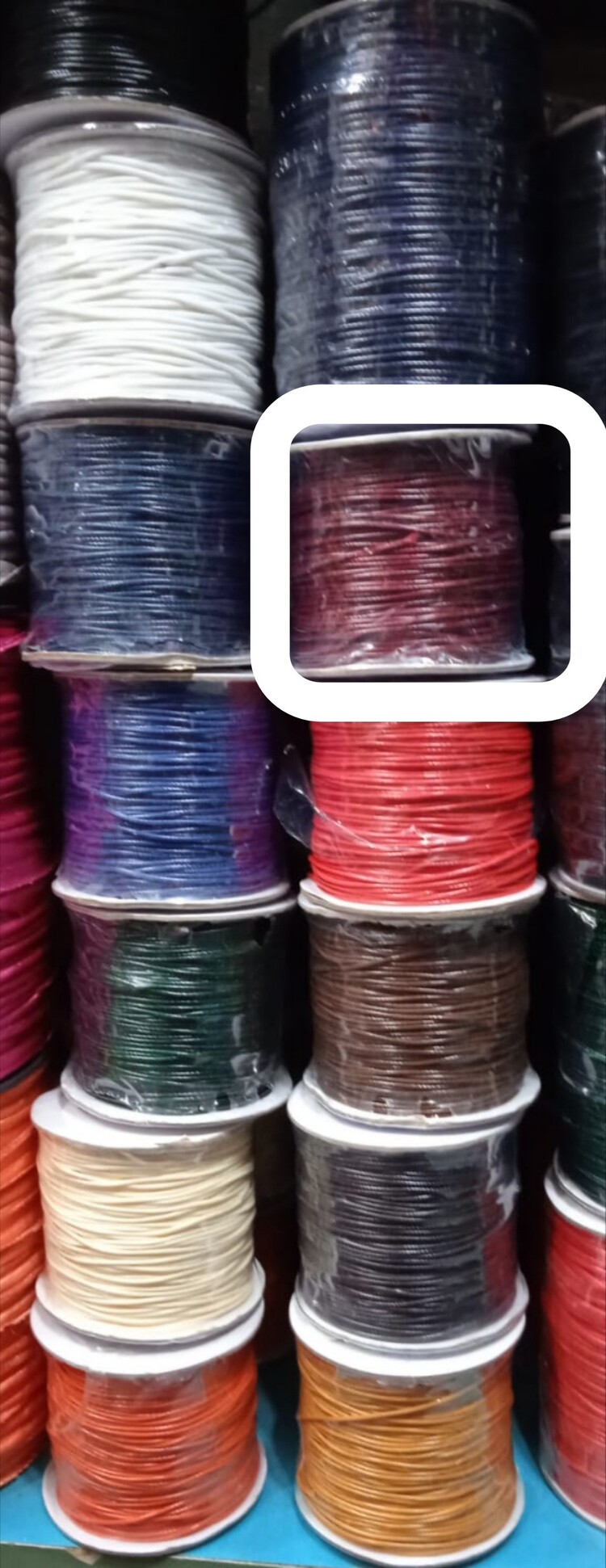 BOBİN SATIŞ - PARLAK DERİ GÖRÜNÜMLÜ KORE TAKI İPİ KALINLIK 1 MM Bordo renk 