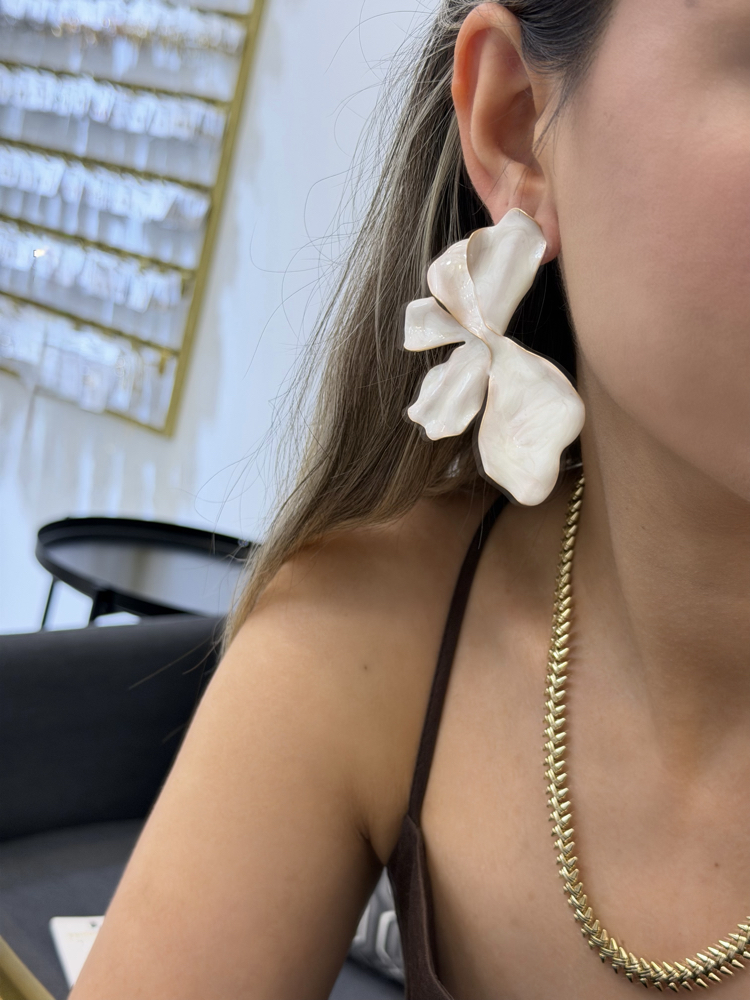 Marka Model Yarım Yaprak Küpe