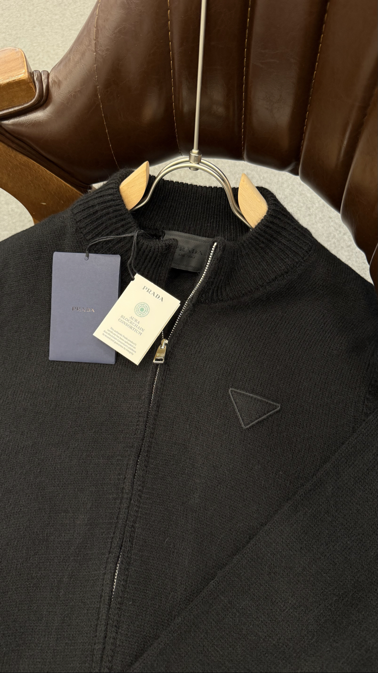 Prada Logo Yün Hırka