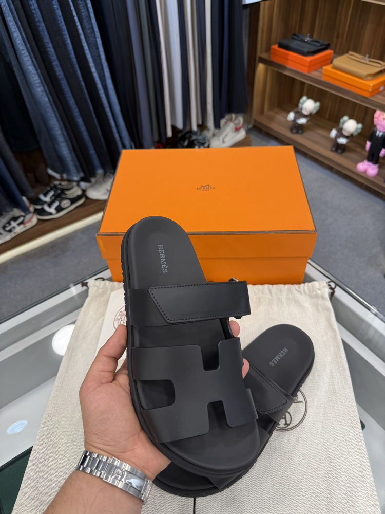 Hermès Chypre Sandal Black