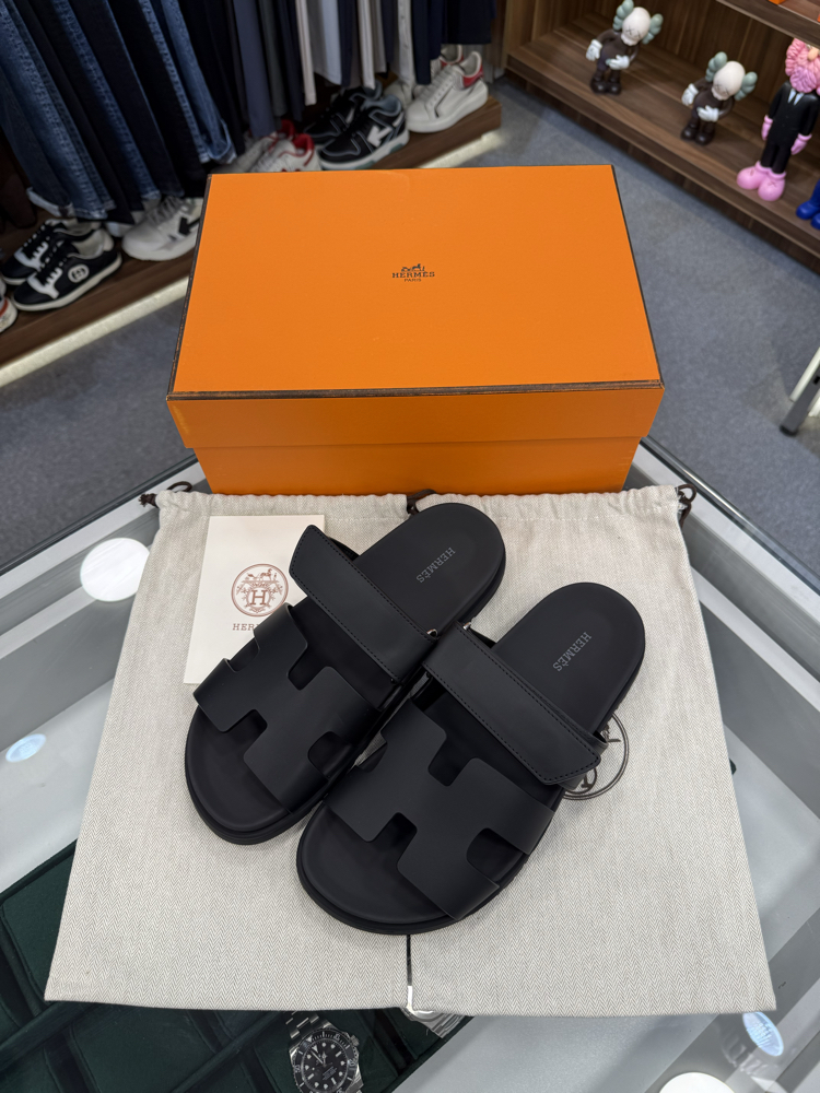 Hermès Chypre Sandal Black