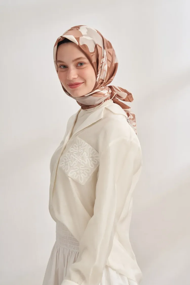 ARMANDA - 4351 Dahlia Desen Twill İpek Eşarp - Kahve