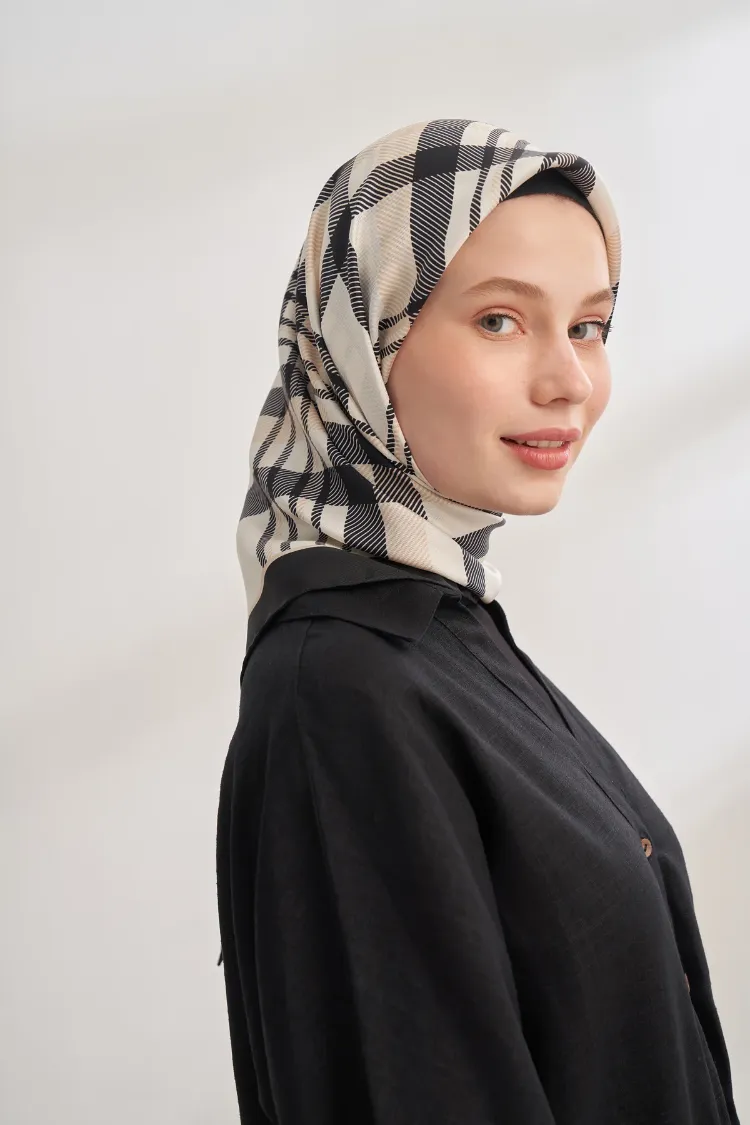 ARMANDA - 4358 Naya Desen Twill İpek Eşarp - Siyah-Bej