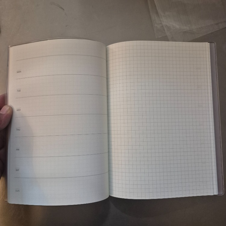 Muji ajanda A5(monthly, weekly) yüksek kaliteli kağıtlı