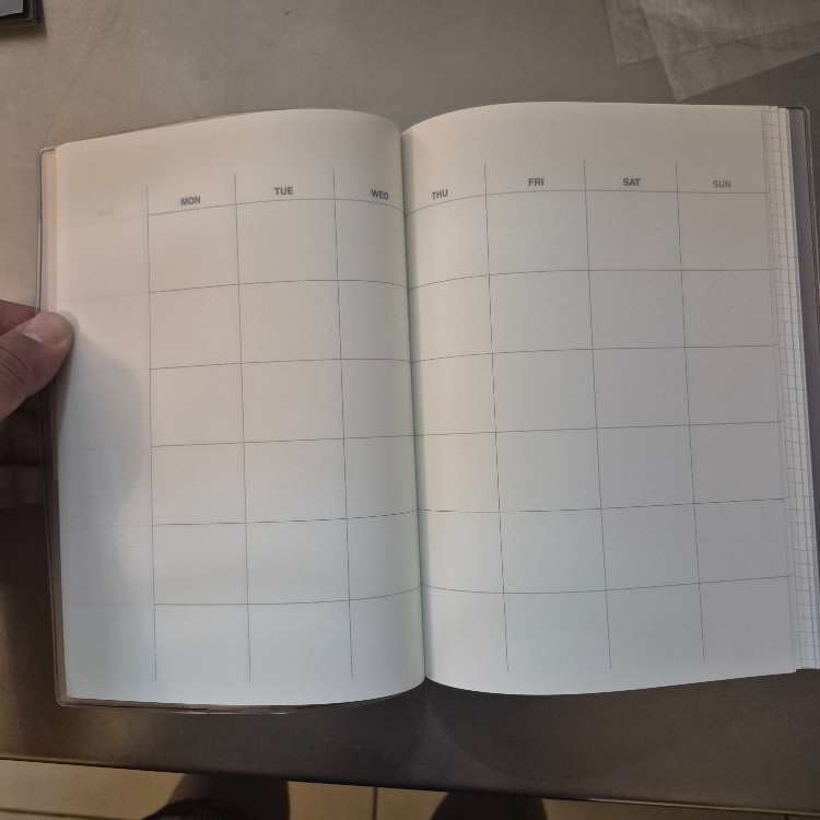 Muji ajanda A5(monthly, weekly) yüksek kaliteli kağıtlı