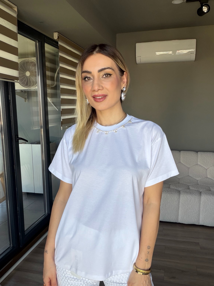 Yakası İncili Taşlı Tişört