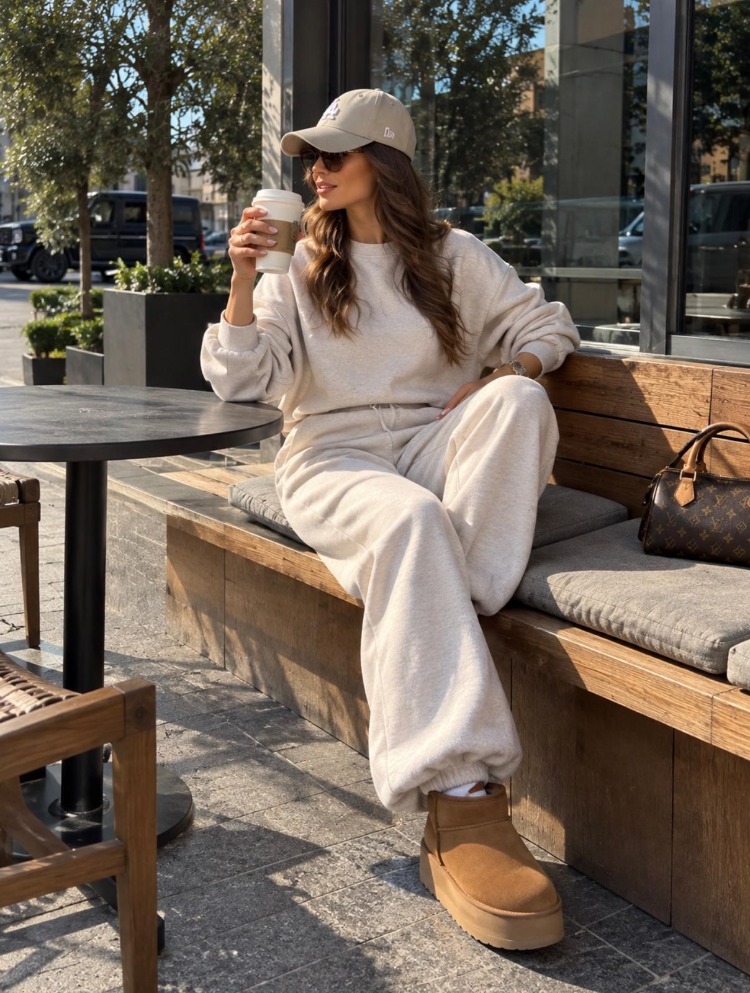 Ekru Oversize Sweatshirt & Bol Paça Eşofman Takımı