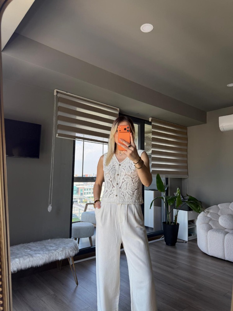Pul Detaylı Arkası Örme Yelek